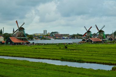 Zaanse Schans, Hollanda, Ağustos 2019. Amsterdam 'ın kuzeydoğusu 