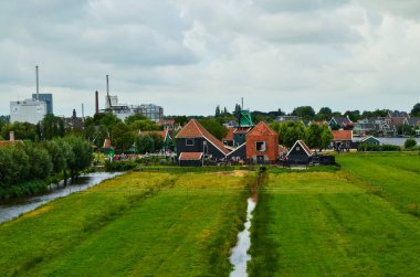 Zaanse Schans, Hollanda, Ağustos 2019. Amsterdam 'ın kuzeydoğusu 