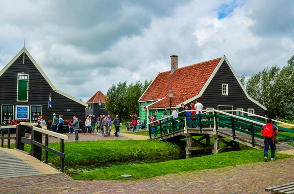 Zaanse Schans, Holland, augusti 2019. Nordost om Amsterdam ligger — Stockfoto