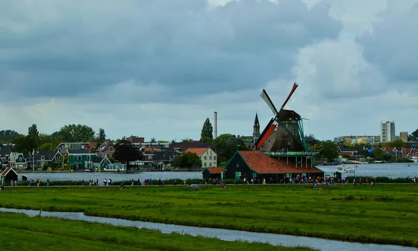 Zaanse Schans, Holland, augusti 2019. Nordost om Amsterdam ligger — Stockfoto