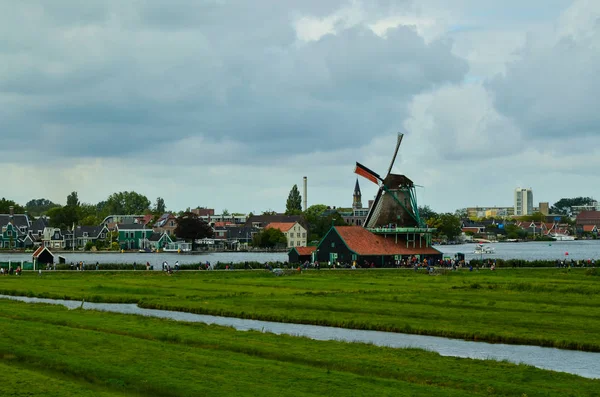 Zaanse Schans, Holland, augusti 2019. Nordost om Amsterdam ligger — Stockfoto