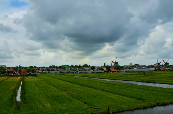 Zaanse Schans, Nederland, augustus 2019. Ten noordoosten van Amsterdam ligt — Stockfoto