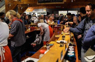 Zaanse Schans, Hollanda, Ağustos 2019. Tipik Hollanda tatları.