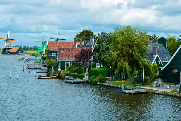 Zaanse Schans, Holland, August 2019. Northeast Amsterdam is a sm — Stock Photo, Image