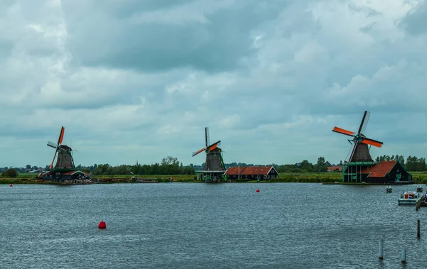 Zaanse Schans, Holanda, agosto de 2019. Nordeste de Amesterdão é um sm — Fotografia de Stock
