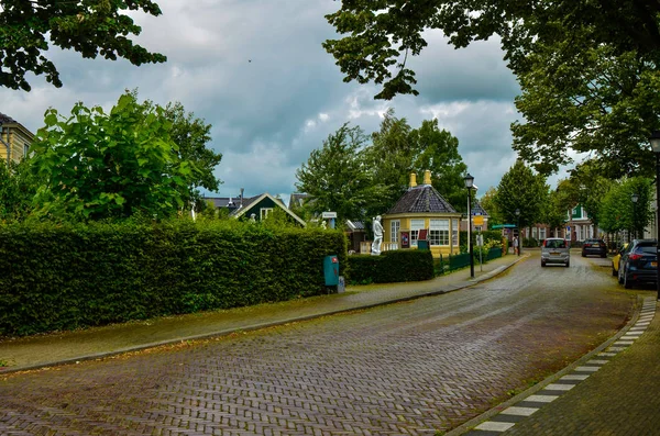 Zaandijk, Holland, augusti 2019. Nordöstra Amsterdam är en liten ö — Stockfoto