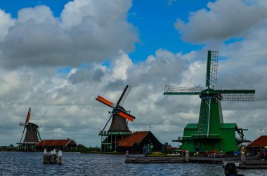 Zaanse Schans, Hollanda, Ağustos 2019. Kuzeydoğu Amsterdam bir karmaşa.