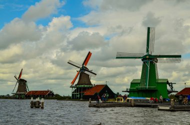 Zaanse Schans, Hollanda, Ağustos 2019. Kuzeydoğu Amsterdam bir karmaşa.