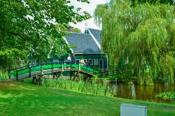 Zaanse Schans, Holanda, agosto de 2019. Nordeste de Amesterdão é um sm — Fotografia de Stock