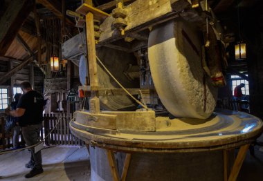 Zaanse Schans, Hollanda, Ağustos 2019. Kuzeydoğu Amsterdam bir zıpkındır.