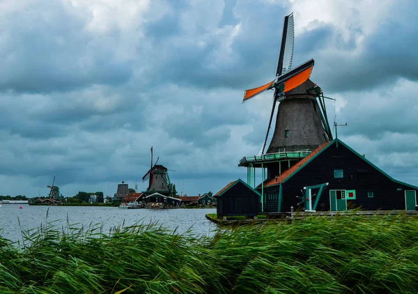 Zaanse Schans, Holland, August 2019. Northeast Amsterdam is a sm — Stock Photo, Image