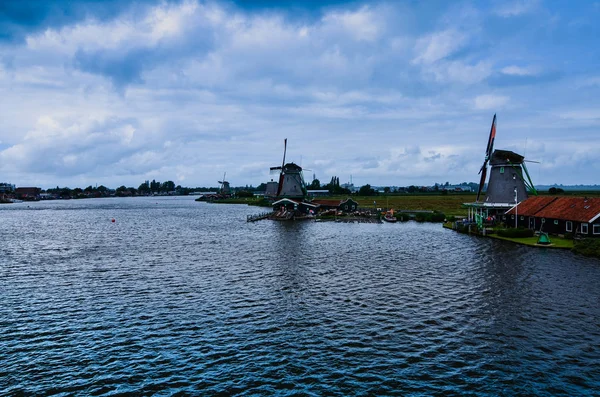 Zaanse Schans, Nederland, augustus 2019. Noordoost Amsterdam is een sm — Stockfoto