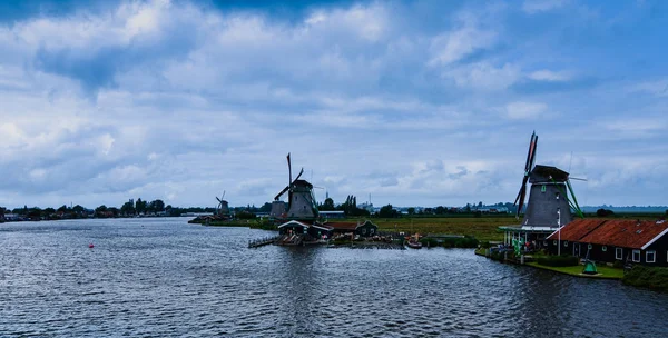 Zaanse Schans, Holanda, agosto de 2019. Noreste de Amsterdam es un sm — Foto de Stock