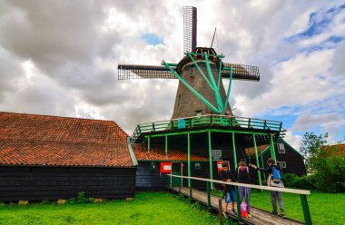 Zaanse Schans, Hollanda, Ağustos 2019. Kuzeydoğu Amsterdam bir karmaşa.