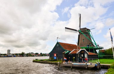 Zaanse Schans, Hollanda, Ağustos 2019. Kuzeydoğu Amsterdam bir karmaşa.