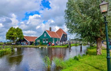 Zaanse Schans, Hollanda, Ağustos 2019. Kuzeydoğu Amsterdam bir karmaşa.