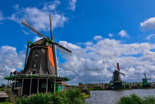 Zaanse Schans, Holanda, agosto de 2019. Noreste de Amsterdam es un sm —  Fotos de Stock