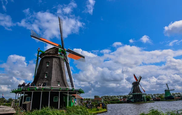 Zaanse Schans, Holland, August 2019. 阿姆斯特丹东北部是一片混乱 — 图库照片