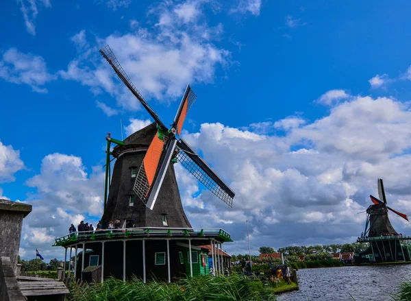 Zaanse Schans, Holanda, agosto de 2019. Nordeste de Amesterdão é um sm — Fotografia de Stock