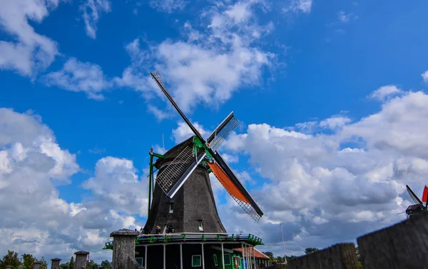 Zaanse Schans, Nederland, augustus 2019. Noordoost Amsterdam is een sm — Stockfoto