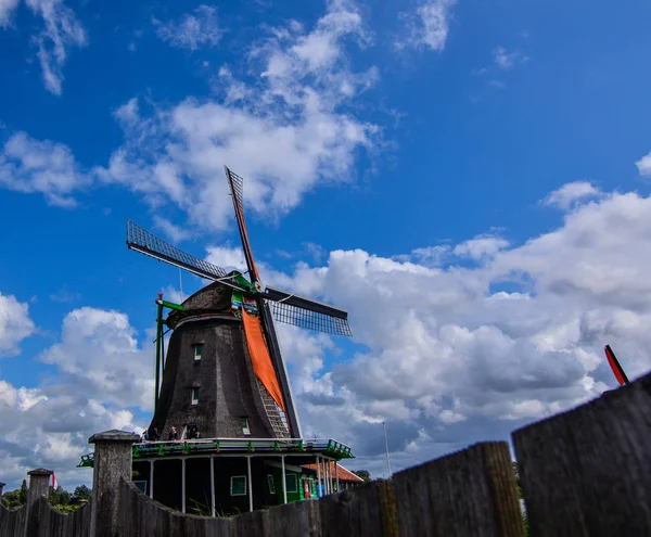 Zaanse Schans, Nederland, augustus 2019. Noordoost Amsterdam is een sm — Stockfoto