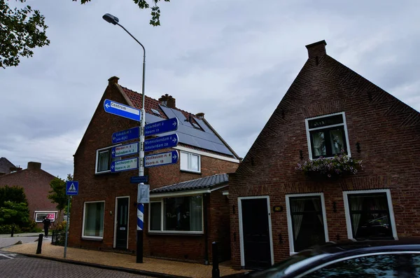 Edam, Holanda, agosto de 2019. Em uma rua no histórico — Fotografia de Stock