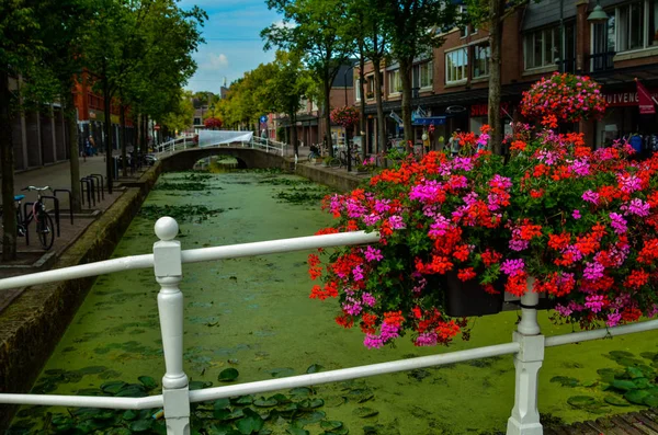 Delft, the netherlands, august 2019. The pretty and romantic can — 스톡 사진