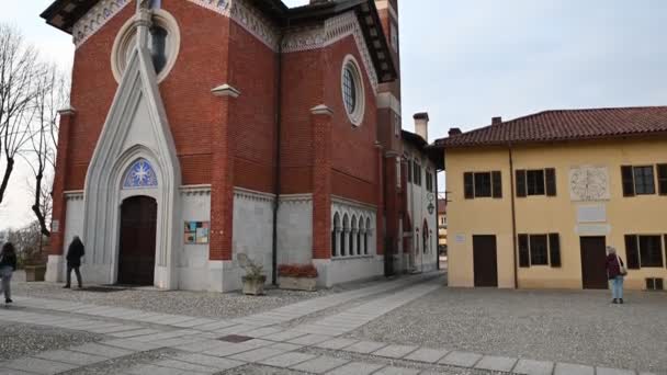 Colle Don Bosco, Piedmont, Italy. March 2020. Tilt footage of the Del Rosario Chapel, immediately adjacent to the sanctuary house of Saint Don Bosco. Red brick facade. — Stock Video