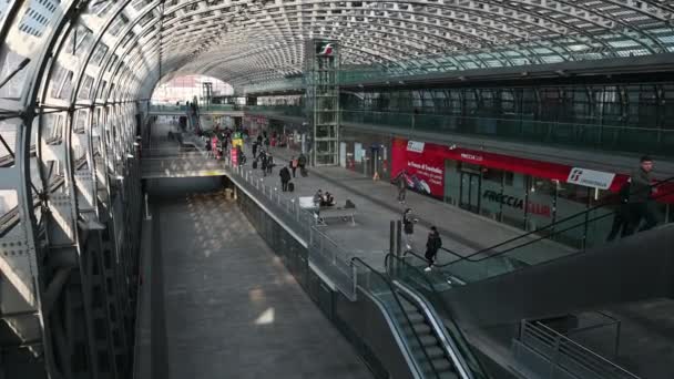 Κύρια Αίθουσα Του Σιδηροδρομικού Σταθμού Porta Susa Τορίνο Πεδεμόντιο Ιταλία — Αρχείο Βίντεο