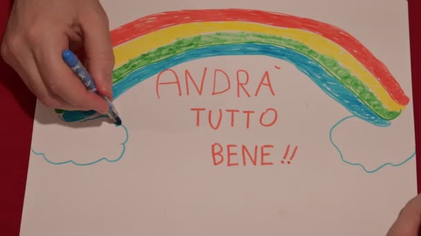 トリノ ピエモンテ イタリア 2020年3月 コロナウイルスの隔離 虹とメッセージを描いた白いシートのクローズアップ映像でいいですね — ストック動画