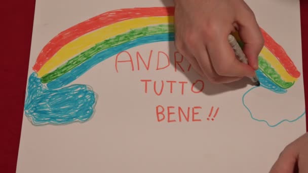 토리노 피에몬테 이탈리아 2020 코로나 바이러스 무지개와 메시지가 그려진 백지를 — 비디오