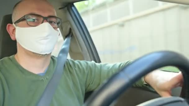 Coronavirus Pandemic Portrait Caucasian Man Driving Car Wearing White Mask — Stock Video