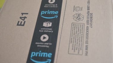 karton paket paketindeki videoyu kapat 
