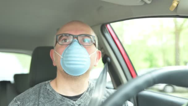 Vídeo Del Hombre Que Conduce Coche Uso Máscara Médica Covid — Vídeos de Stock