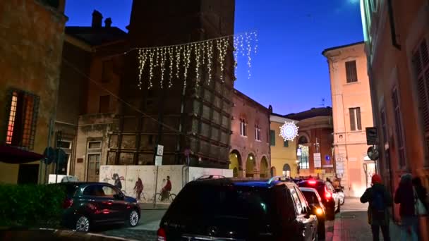 Ravenna Italien Dezember 2019 Nachtaufnahmen Des Schiefen Bürgerturms Mittelalterlicher Turm — Stockvideo