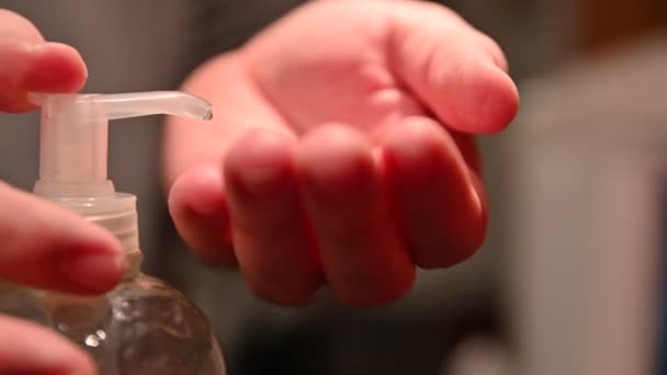 Användning Desinfektionsmedel Gel För Att Förhindra Kontaminering Virus Och Bakterier — Stockvideo