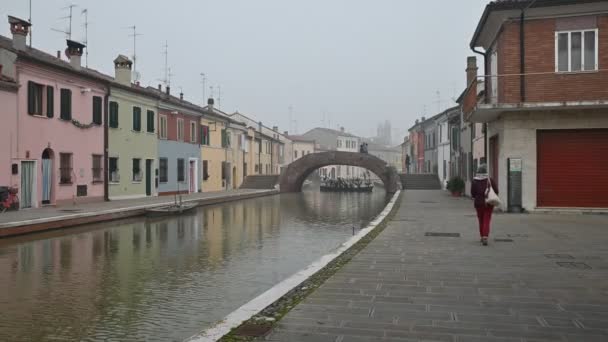 Comacchio Italië December 2019 Statisch Schieten Een Mooi Kanaal Huizen — Stockvideo