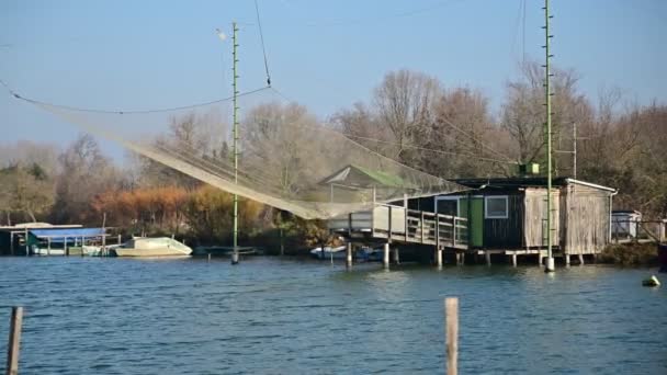 Prosinec 2019 Ravenna Itálie Řeka Modrá Voda Vlní Plovoucími Čluny — Stock video