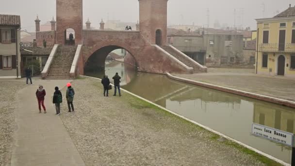 Comacchio Italien December 2019 Statisk Fotografering Vacker Kanal Husen Speglas — Stockvideo