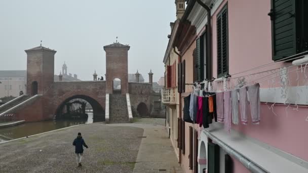 Comacchio Itália Dezembro 2019 Tiro Estático Belo Canal Casas Refletem — Vídeo de Stock