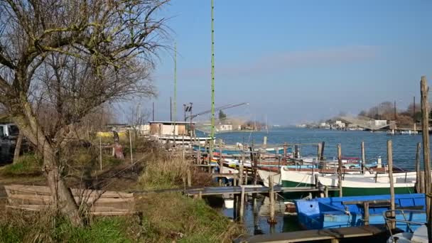 2019年12月 意大利拉文纳 波河与浮动船 — 图库视频影像