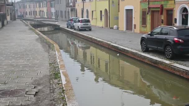 Comacchio Olaszország 2019 December Statikus Forgatás Egy Csinos Csatornán Házak — Stock videók