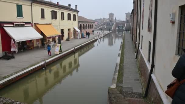 Comacchio Itália Dezembro 2019 Tiro Estático Belo Canal Casas Refletem — Vídeo de Stock