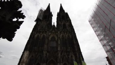 Ağustos 2019, Köln, Almanya, Köln Katedrali, alt manzara videosu