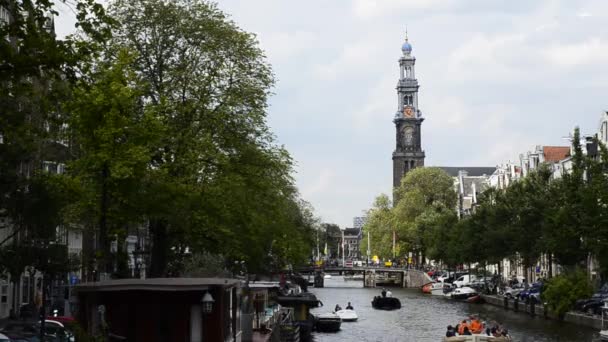 Amszterdam Hollandia 2019 Augusztus Kilátás Egyik Varázslatos Csatornára Elhalad Egy — Stock videók