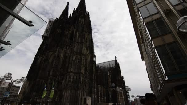 Серпень 2019 Кельн Німеччина Фото Внизу Кельнського Собору Готична Архітектура — стокове відео