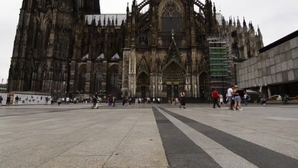 Август 2019 Года Колонья Германия Люди Гуляющие Площади Здания Католической — стоковое видео