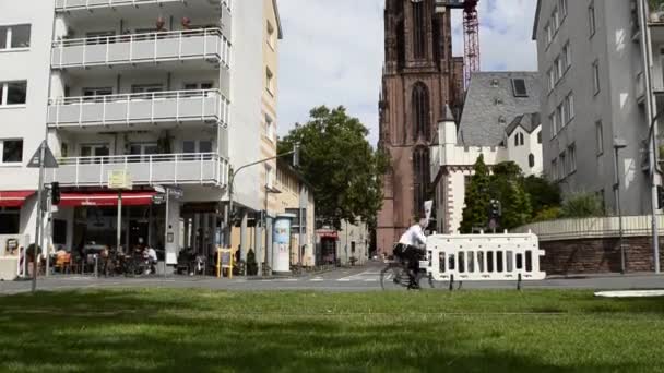 Frankfurt Almanya Ağustos 2019 Main Nehrinin Kıyısından Görülen Katedral Eğim — Stok video