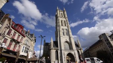 Ghent, Flanders bölgesi, Belçika, Ağustos 2019, eski şehir çan kulesi çan kulesi, video.