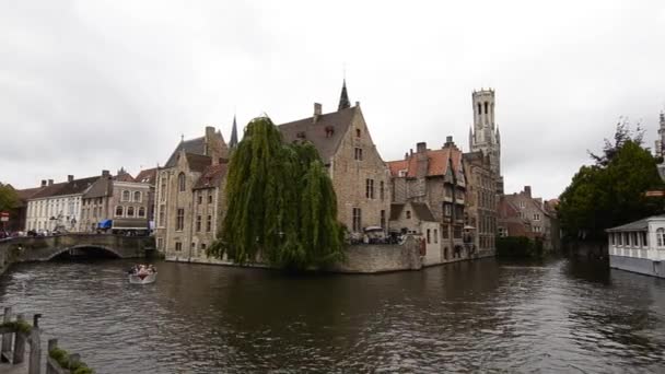 Vídeo Barcos Turísticos Canal Brujas Bélgica Flandes Occidental — Vídeos de Stock